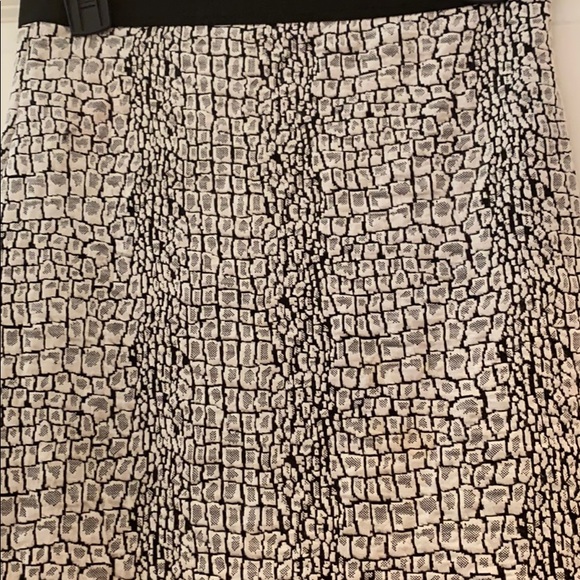 Black and white scale stretch pencil skirt - Picture 4 of 4